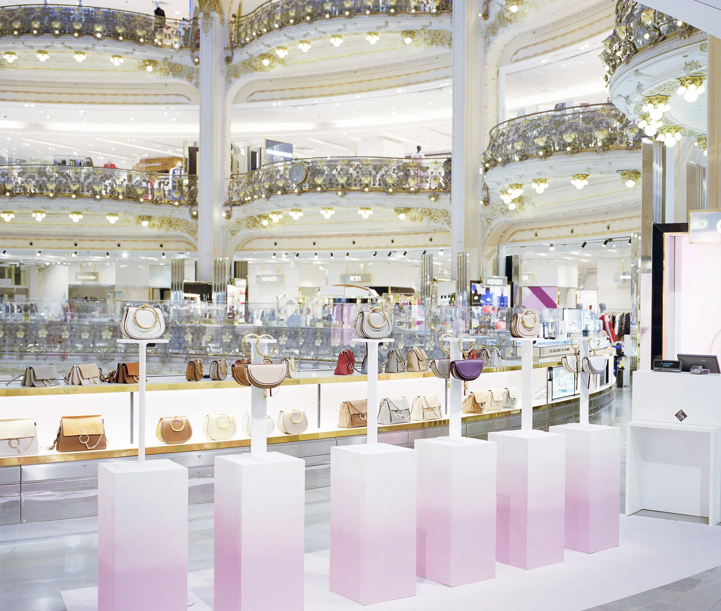Kenzo Galerie Lafayette Paris www.cclspannarmering